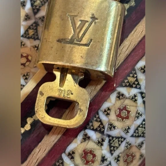 🇫🇷 #314 Louis Vuitton Brass Padlock with Key #314 - Picture 2 of 8